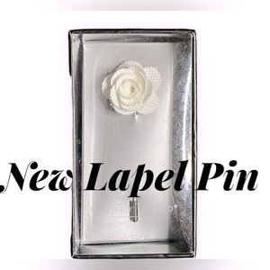 Pronto Uomo White Flower Lapel Pin